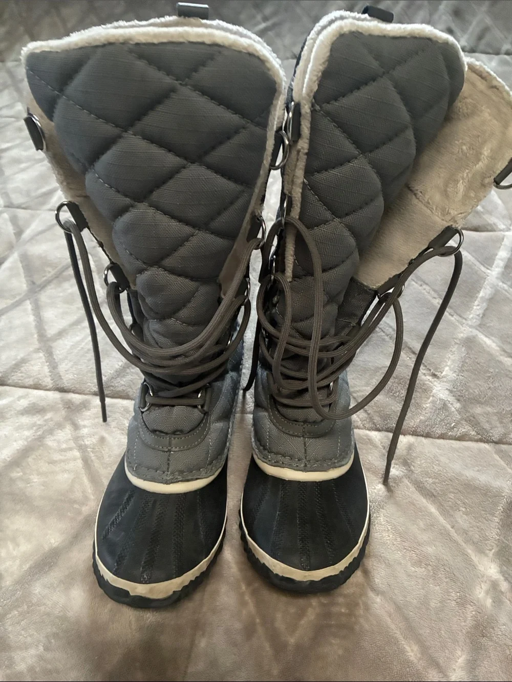 Sorel Out ‘n About Tall Quilted Gray Lace-Up Snow and Rain Boots Womens size 7.5
